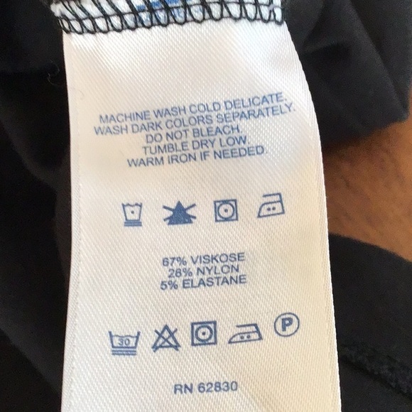 Lands’ End black, sleeveless, scoop neck, fitted with front pockets knit dress 6 - Picture 6 of 6